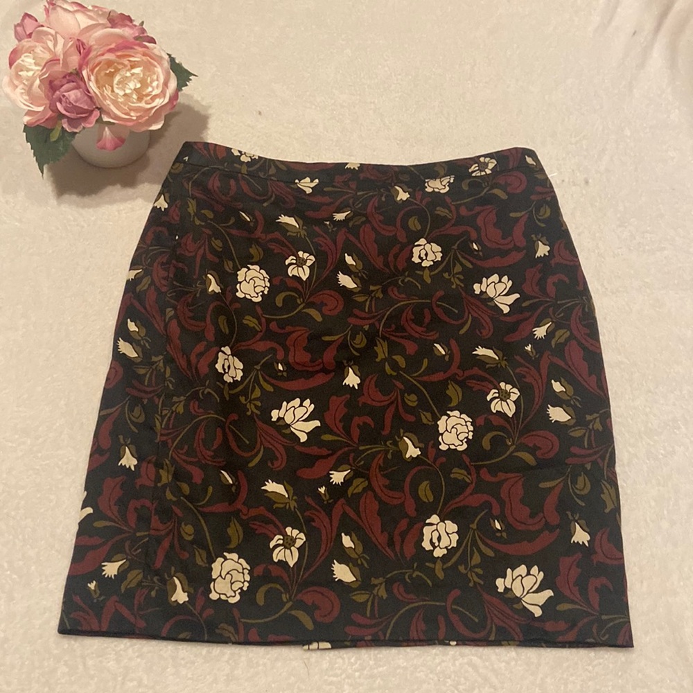 LOFT Size 10 Fully Lined Skirt